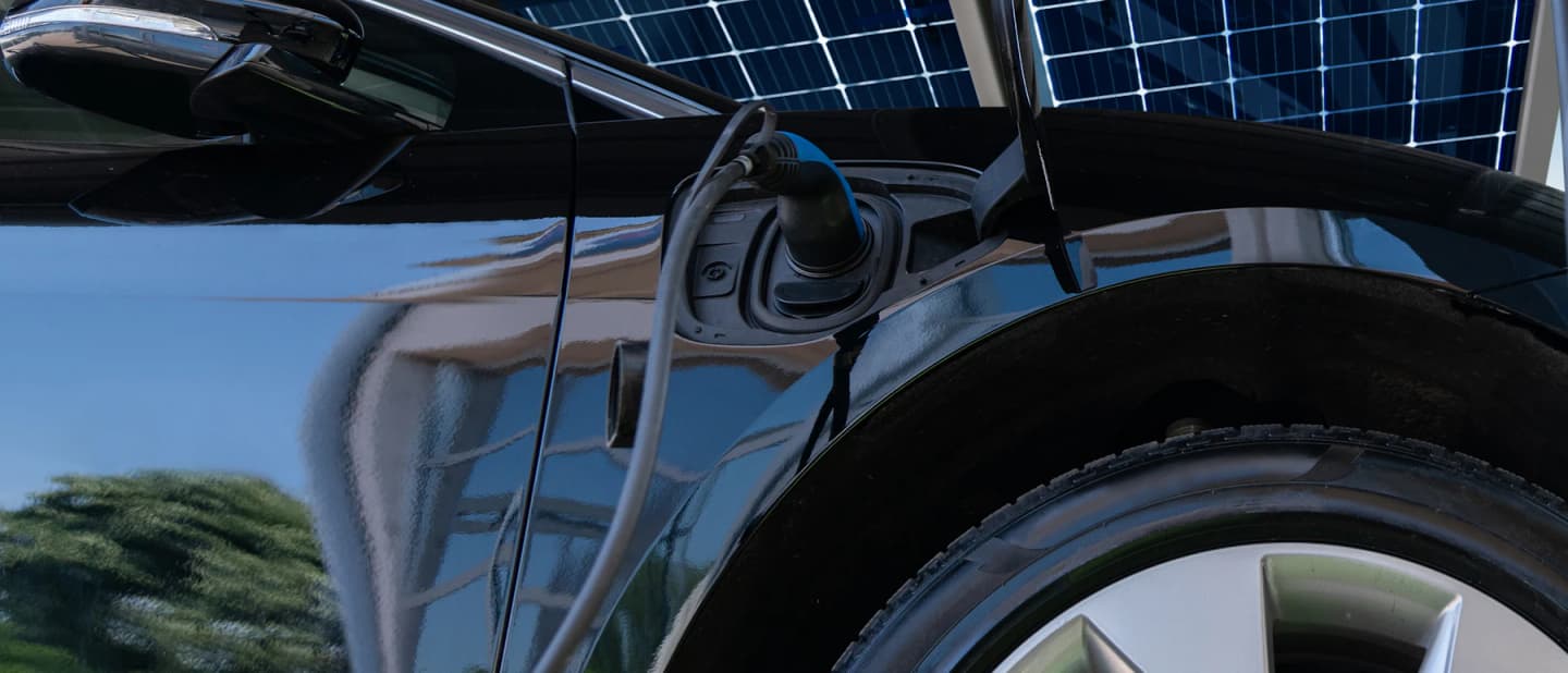 Illustration for the article "One in four new cars sold worldwide in 2025 was electric: what the IEA's Global EV Outlook 2026 documents" from IEA