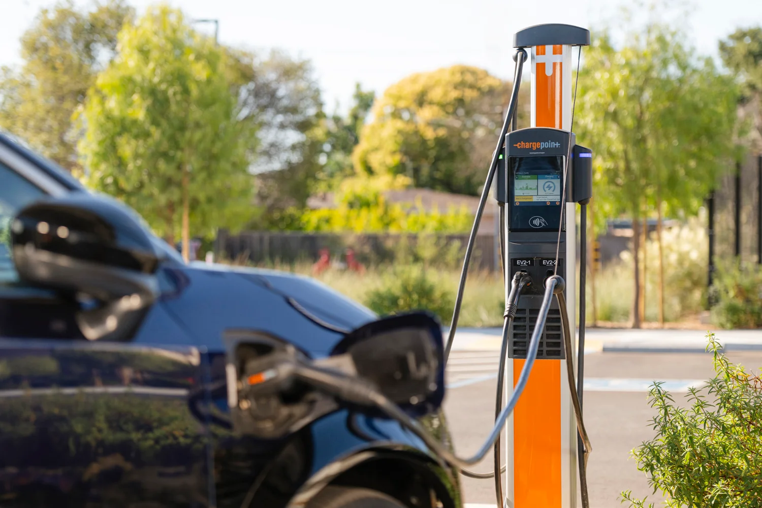 Illustration for the article "The UK Zero Emission Vehicle Mandate as law: the 3 January 2024 commencement and the thresholds set that day" from ChargePoint