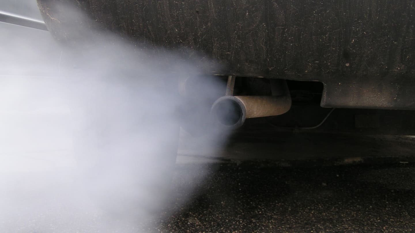Illustration for the article "The EPA smog rating, on paper: how 10 to 1 maps to Tier 3 and CARB LEV III, model year by model year" from Green Car Reports